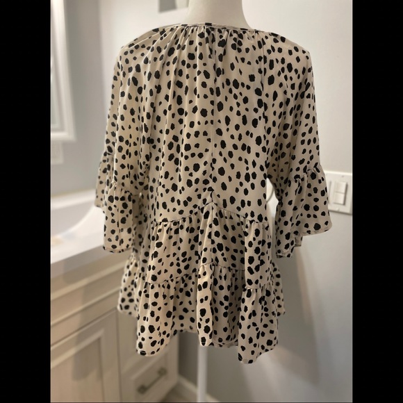 Womens Blouse Size Medium, Beautiful, lightweight, flared sleeve with bow - Picture 2 of 2